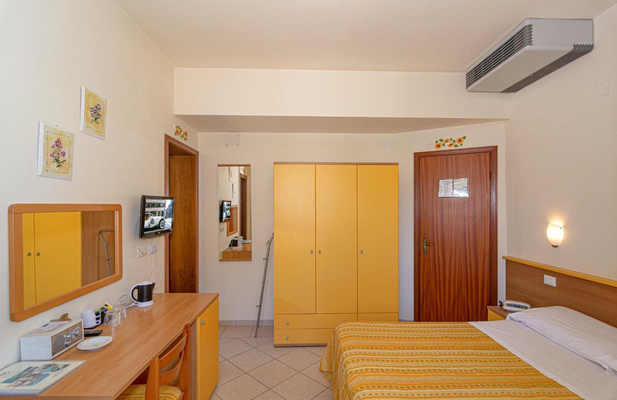 Hotel Mariani Lido di Camaiore Extérieur photo